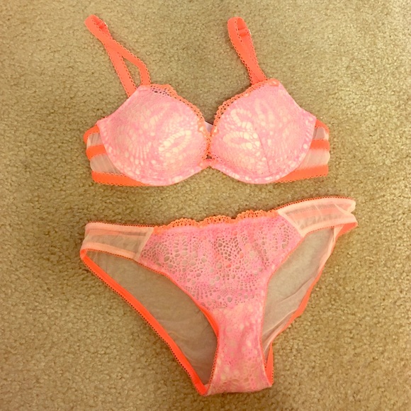 Victoria Secret matching bra+panty outfit