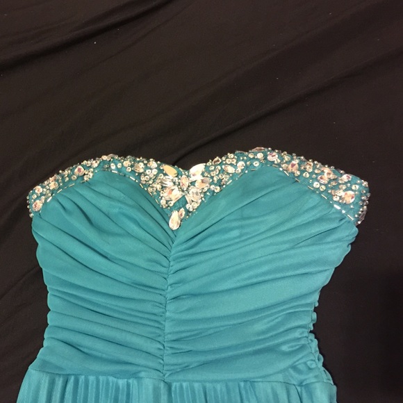Long homecoming/ prom formal dress - Picture 2 of 3
