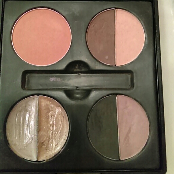 Makeup - Picture 3 of 4