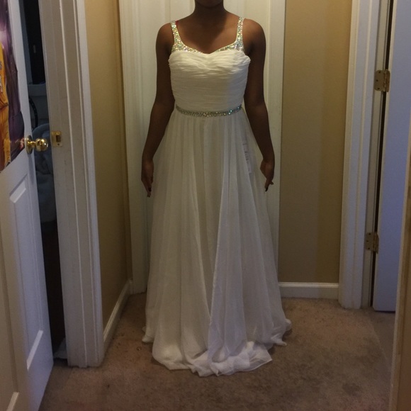 Long white formal dress - Picture 3 of 4