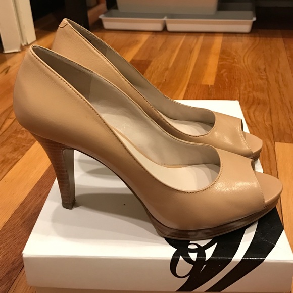Nine West lt natural peep toe pumps - size 8