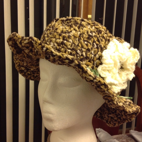 BUY IT NOW! HANDMADE ANIMAL PRINT FLEECE HAT - Picture 4 of 4