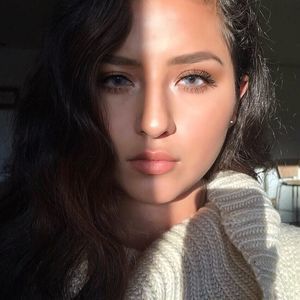 Meet your Posher, Dominique