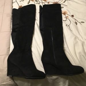 Chinese Laundry Black Suede wedge boot