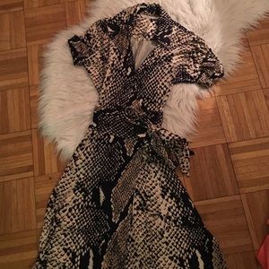 CLASSIC DVF wrap dress in snake print sz 2