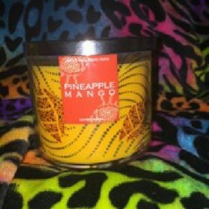 Bath and body works 3 Wick candle