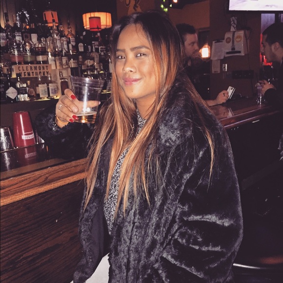 Meet your Posher, Julia - Picture 3 of 3