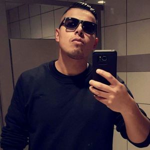 Meet your Posher, Cesar