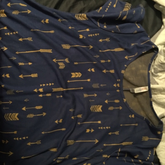 Large perfect tee lularoe new never worn