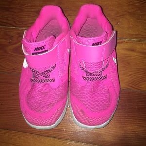 Girls pink nike shoes.
