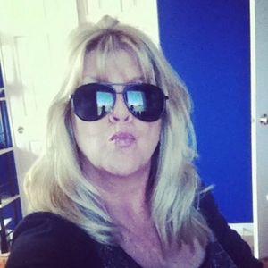 Meet your Posher, Lorrie