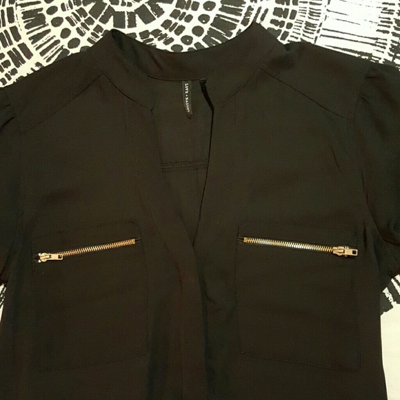 LAST CHANCE SALE! Black light weight blouse - Picture 2 of 4