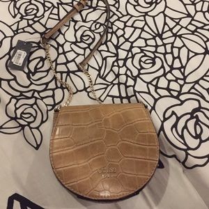 ⭐️ Brand new GUESS crossbody purse
