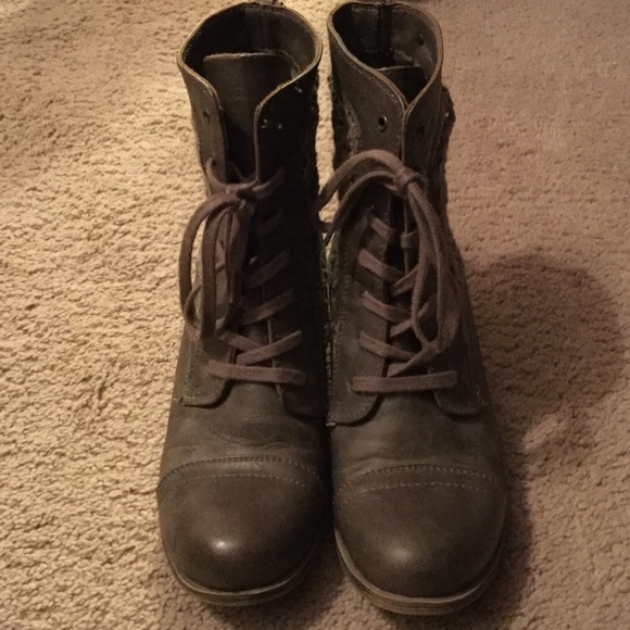 Roxy boots