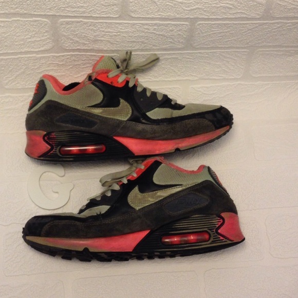 Used size 8 Nike sneakers