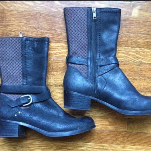 Reposhing really cute Ugg boots