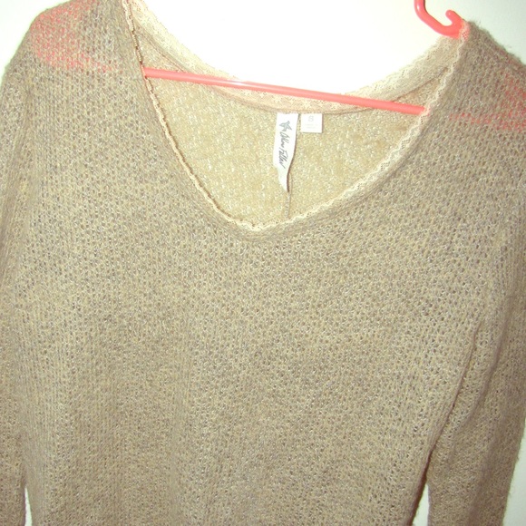 Lace lined cream sweater 🕊