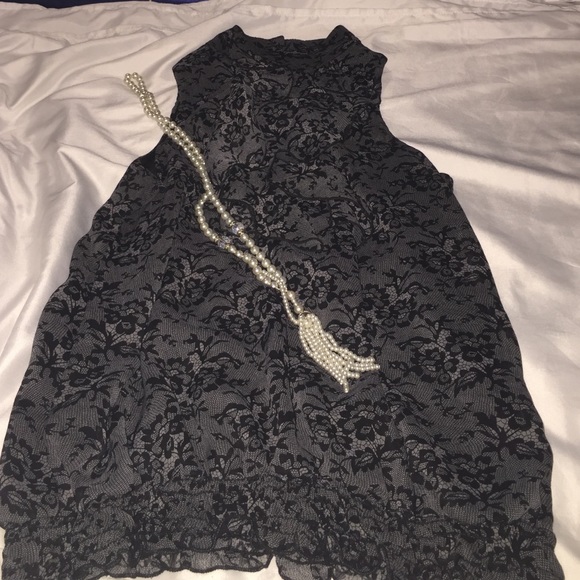 Super cute sassy ruffle blouse - Picture 5 of 8