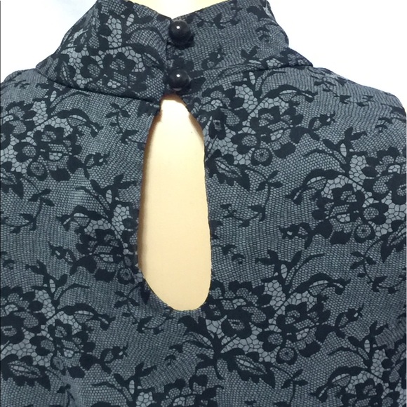 Super cute sassy ruffle blouse - Picture 7 of 8