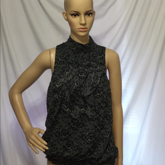 Super cute sassy ruffle blouse - Picture 8 of 8