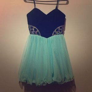 Cute dress! Wore this once for prom!
