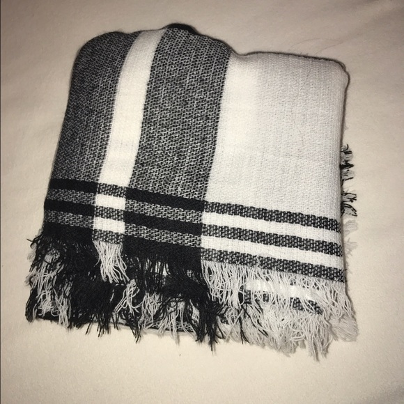NWT-- Blanket scarf