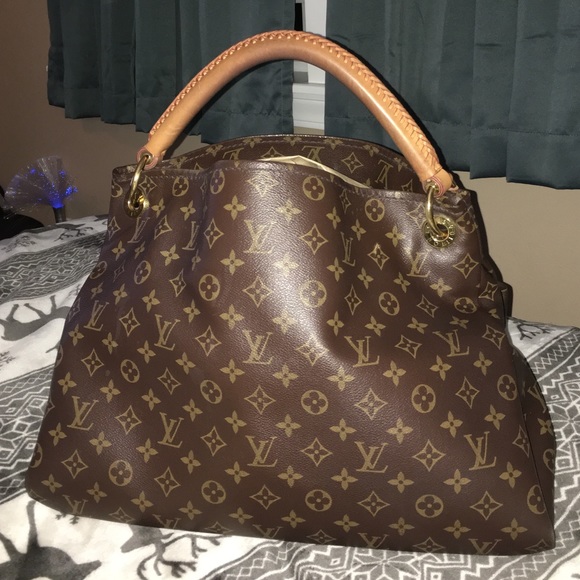 Louis Vuitton Artsy MM