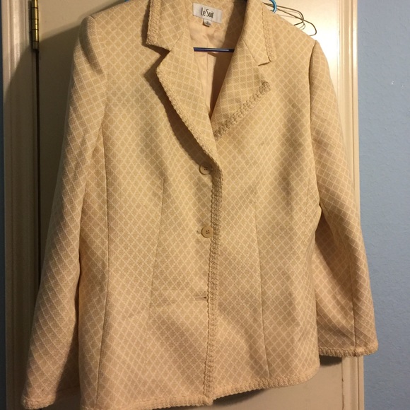 LeSuit 2 piece skirt suit