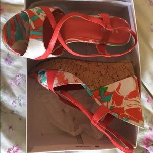 Nine West "Jishlee" platform wedge, size 8