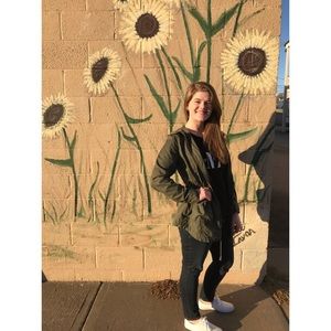 Meet your Posher, Elizabeth