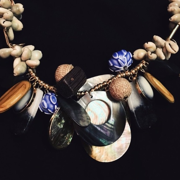 Zara statement necklace. - Picture 2 of 2