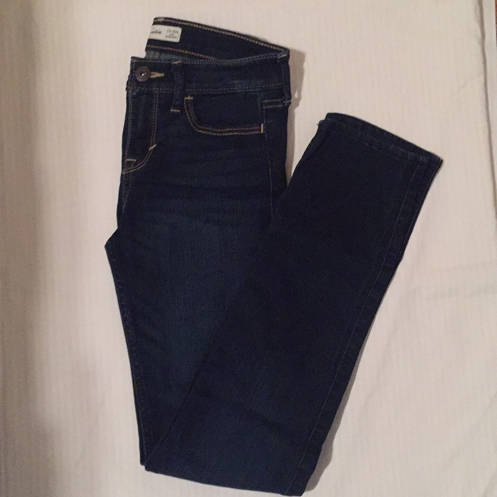 NWOT Abercrombie Kids Dark Wash Slim Legged Jeans
