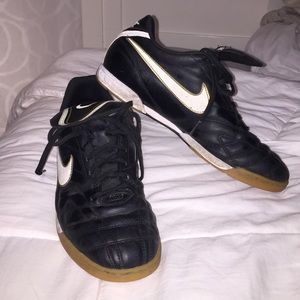 Nike Leather Indoor Tiempos