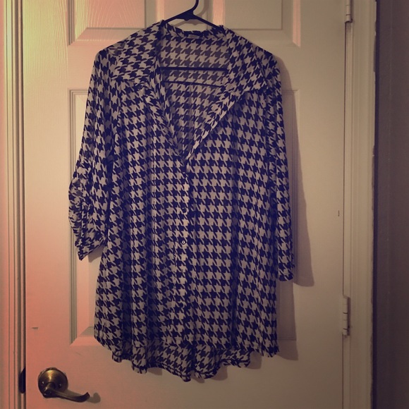 Black & white lightweight top