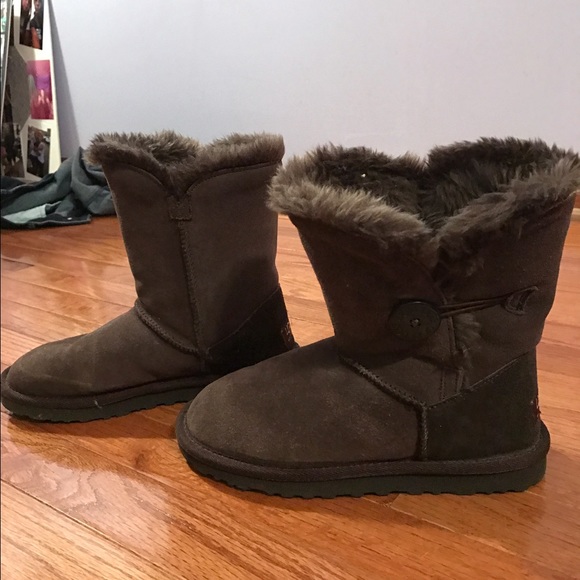Brown uggs with a button on the side