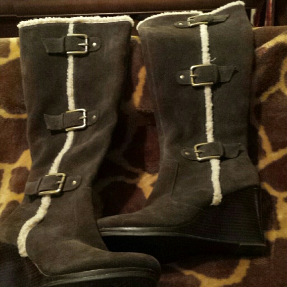 Kenneth Cole suede boots sz 9.5