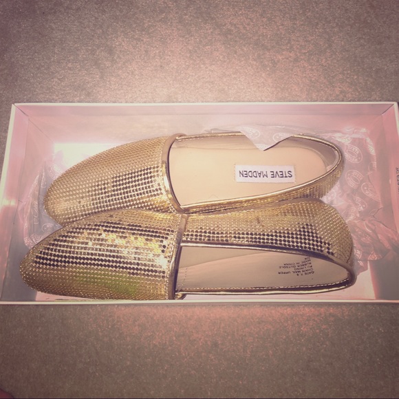 Brand new Steve Madden flats.