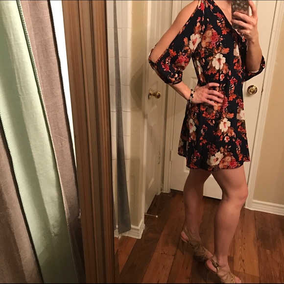 Floral slit sleeve shift dress