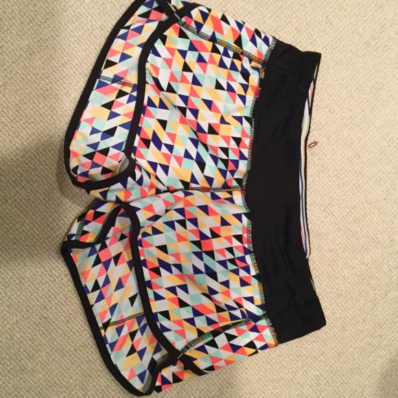 Lululemmon seawheeze speed shorts