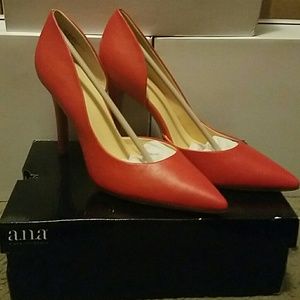 ??NWOT Brand New Red Heels??