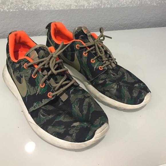 Nike roshe run camouflage camo size 8.5