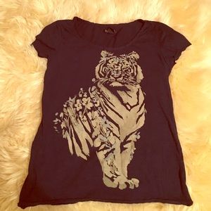 Lucky Brand Shirt. Tiger 🐯 flower 🌺 size small.