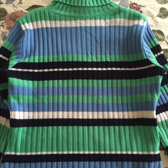 Turtle neck sweater! - Picture 2 of 3