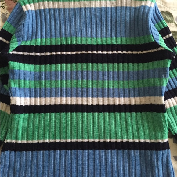 Turtle neck sweater! - Picture 3 of 3