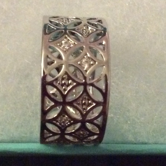 🎊🎊💍 White Gold Ring 💍 - Picture 2 of 3