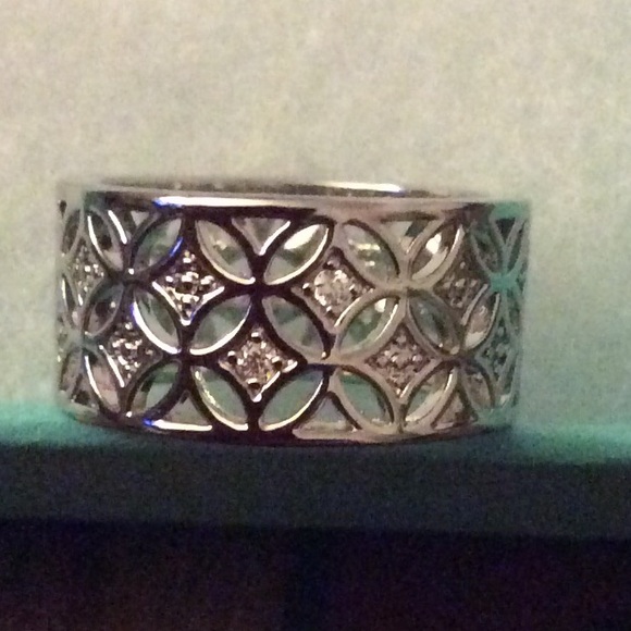 🎊🎊💍 White Gold Ring 💍 - Picture 3 of 3