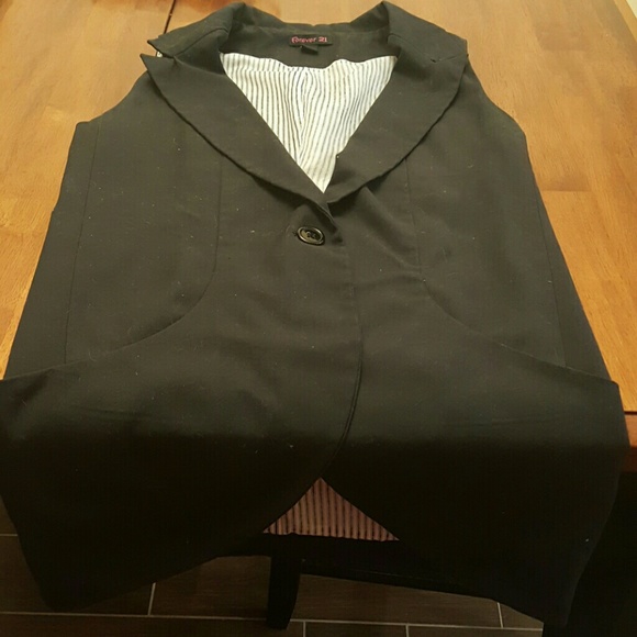 Sleeveless Button Front Jacket - Picture 2 of 3