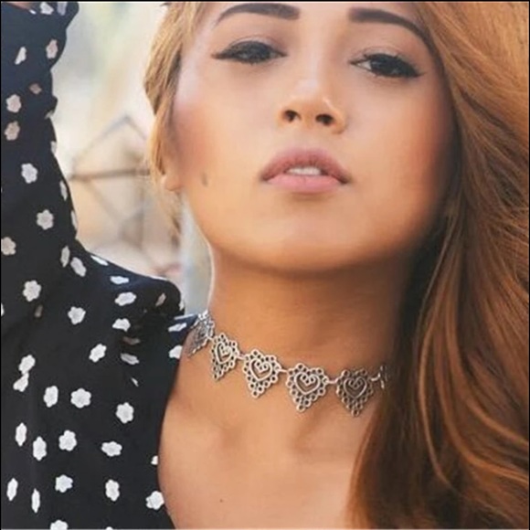 BohoBeach Choker Necklace Out Heart Flower Chocker - Picture 2 of 4