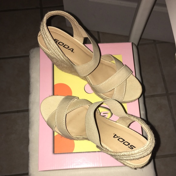 Wedges 💕 - Picture 2 of 2