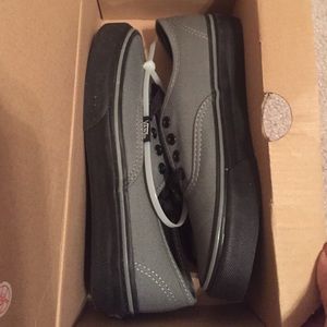 Authentic vans boys 2.5